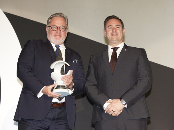 Newell Turner, Premio Comunicacion 2016 Newell Turner, Premio Comunicacion 2016
